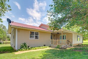 Charming Kaw Lake Country Home w/ Game Room!