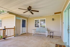 Charming Kaw Lake Country Home w/ Game Room!