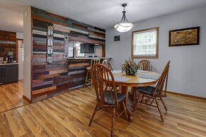 Charming Kaw Lake Country Home w/ Game Room!