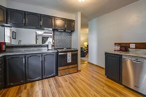 Charming Kaw Lake Country Home w/ Game Room!