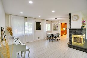 Cozy Minneapolis Home w/ Air Hockey, Near Downtown