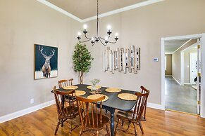 Charming Oklahoma Escape Near Beaches & Golfing!