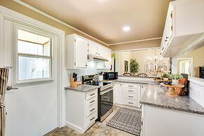 Charming Oklahoma Escape Near Beaches & Golfing!