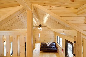 Scenic Deck & Grill: Middlebury Center Retreat!