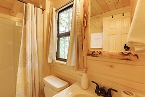 Scenic Deck & Grill: Middlebury Center Retreat!