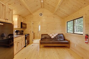 Scenic Deck & Grill: Middlebury Center Retreat!