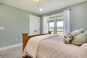 Christy's Cottage w/ Hot Tub - 2 Mi to Beach!