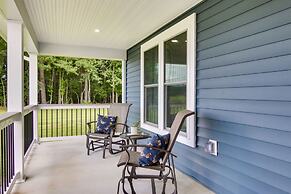 Christy's Cottage w/ Hot Tub - 2 Mi to Beach!