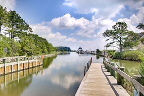 Christy's Cottage w/ Hot Tub - 2 Mi to Beach!