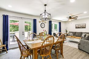 Christy's Cottage w/ Hot Tub - 2 Mi to Beach!