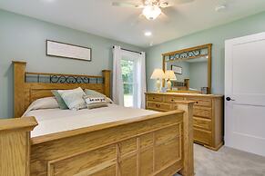 Christy's Cottage w/ Hot Tub - 2 Mi to Beach!