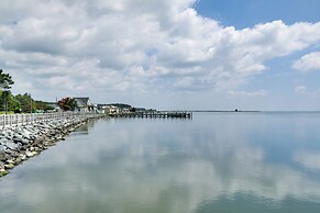 Christy's Cottage w/ Hot Tub - 2 Mi to Beach!