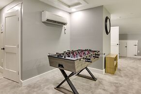 Christy's Cottage w/ Hot Tub - 2 Mi to Beach!