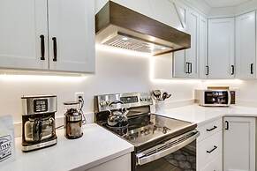 Christy's Cottage w/ Hot Tub - 2 Mi to Beach!