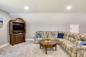 Christy's Cottage w/ Hot Tub - 2 Mi to Beach!