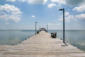 Christy's Cottage w/ Hot Tub - 2 Mi to Beach!