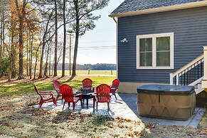 Christy's Cottage w/ Hot Tub - 2 Mi to Beach!