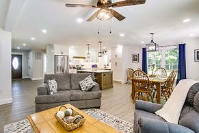 Christy's Cottage w/ Hot Tub - 2 Mi to Beach!