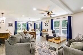 Christy's Cottage w/ Hot Tub - 2 Mi to Beach!