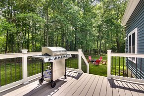 Christy's Cottage w/ Hot Tub - 2 Mi to Beach!