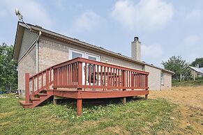 Corinth Getaway w/ Deck ~ 11 Mi to Ark Encounter!