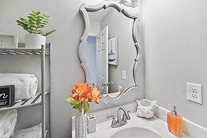 Corinth Getaway w/ Deck ~ 11 Mi to Ark Encounter!