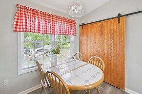 Corinth Getaway w/ Deck ~ 11 Mi to Ark Encounter!