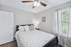 Corinth Getaway w/ Deck ~ 11 Mi to Ark Encounter!