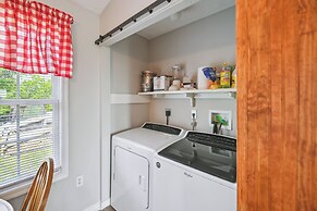 Corinth Getaway w/ Deck ~ 11 Mi to Ark Encounter!