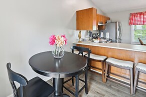 Corinth Getaway w/ Deck ~ 11 Mi to Ark Encounter!