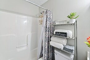 Corinth Getaway w/ Deck ~ 11 Mi to Ark Encounter!