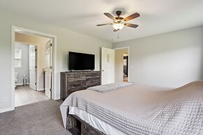 'heaven on the Hill' Retreat w/ Deck + Gas Grill!