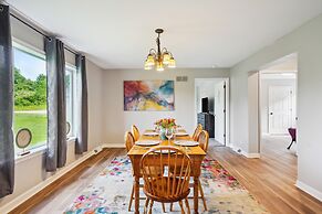 'heaven on the Hill' Retreat w/ Deck + Gas Grill!