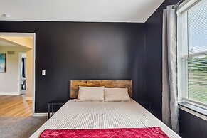 'heaven on the Hill' Retreat w/ Deck + Gas Grill!