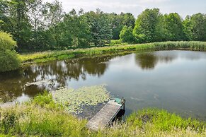 'heaven on the Hill' Retreat w/ Deck + Gas Grill!