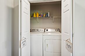 'heaven on the Hill' Retreat w/ Deck + Gas Grill!