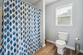 'heaven on the Hill' Retreat w/ Deck + Gas Grill!