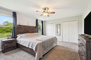 'heaven on the Hill' Retreat w/ Deck + Gas Grill!