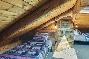 Fairhaven Harbor-front Gem - Steps From the Water!