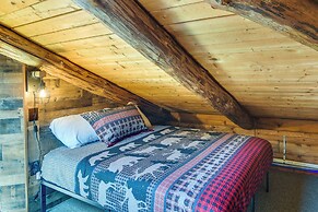 Fairhaven Harbor-front Gem - Steps From the Water!