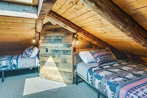 Fairhaven Harbor-front Gem - Steps From the Water!