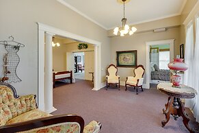 Paris Vacation Rental ~ 15 Mi to Mount Magazine!