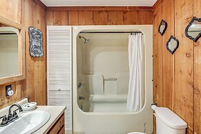 6 Mi to Scottsboro: Pet-friendly Cabin Apt