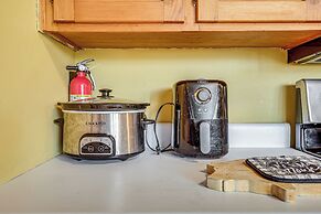 6 Mi to Scottsboro: Pet-friendly Cabin Apt