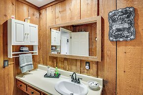 6 Mi to Scottsboro: Pet-friendly Cabin Apt