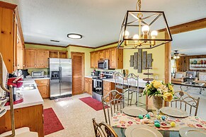 6 Mi to Scottsboro: Pet-friendly Cabin Apt