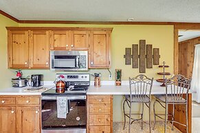 6 Mi to Scottsboro: Pet-friendly Cabin Apt