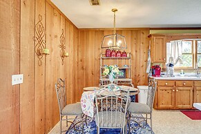 6 Mi to Scottsboro: Pet-friendly Cabin Apt