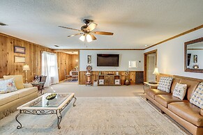 6 Mi to Scottsboro: Pet-friendly Cabin Apt