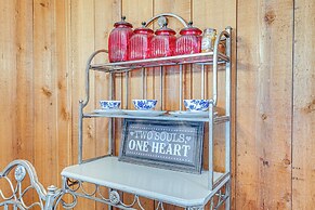 6 Mi to Scottsboro: Pet-friendly Cabin Apt